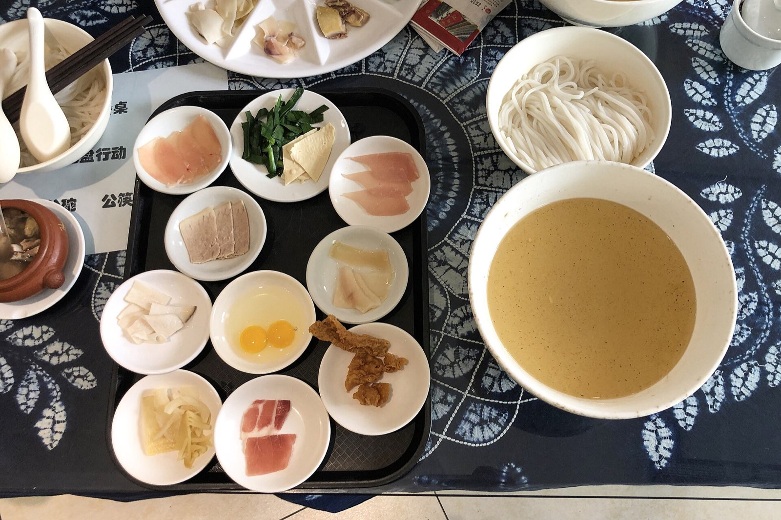 昆明一碗米线从早吃到晚